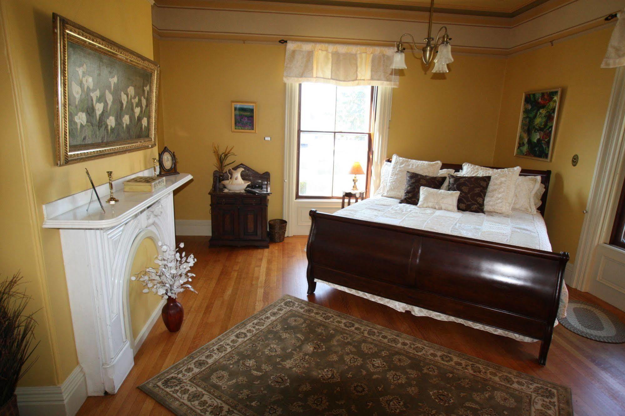 Proctor Mansion Inn Рентъм Екстериор снимка