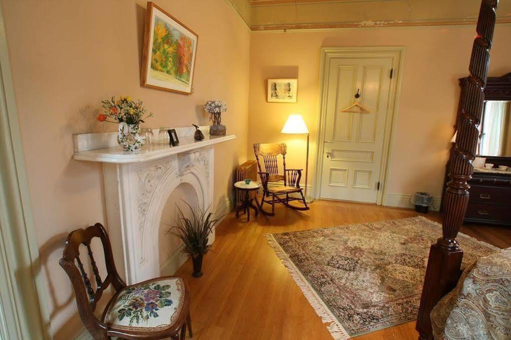 Proctor Mansion Inn Рентъм Екстериор снимка