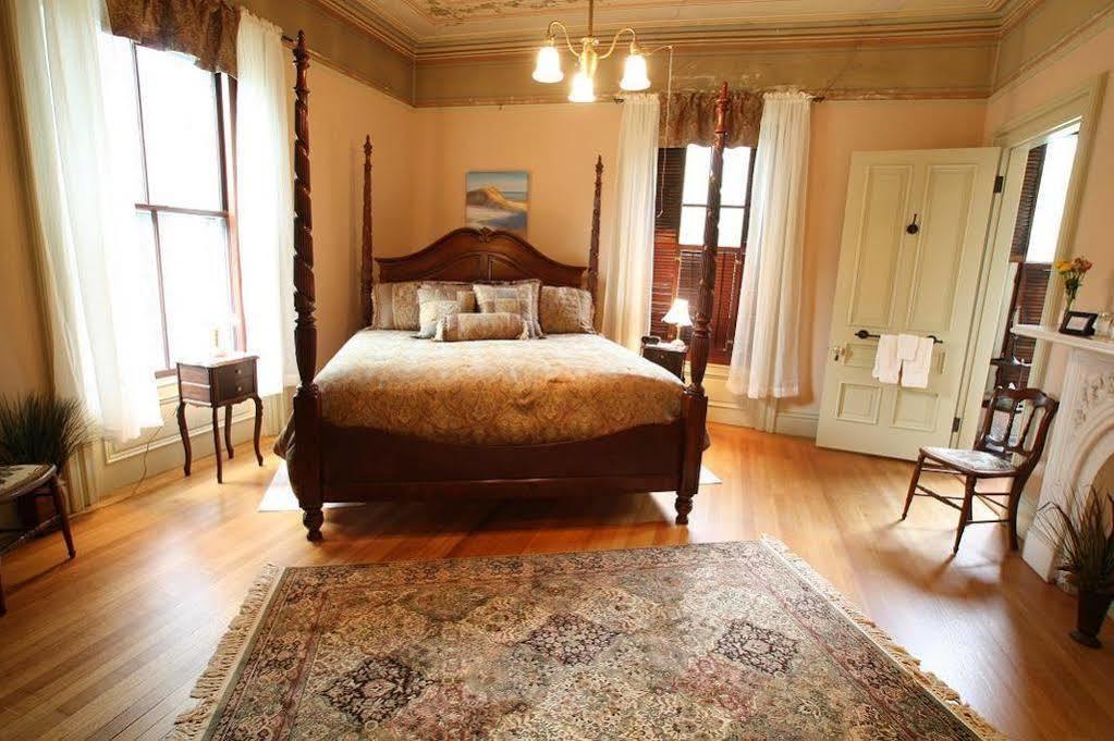 Proctor Mansion Inn Рентъм Екстериор снимка